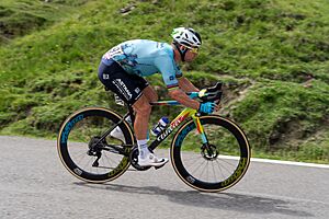 Mark Cavendish in the descent of Tourmalet pass during stage 14 of TDF 24