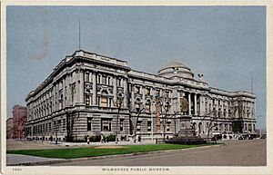 Milwaukee Public Museum (NBY 22942)