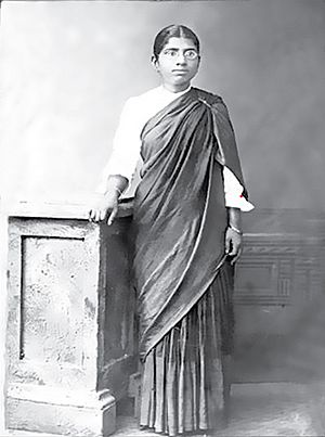 Muthulakshmi Reddy (ca 1912).jpg