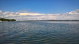 Pelican Lake (28644890083).jpg