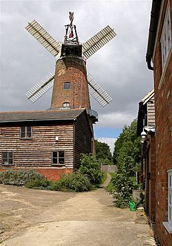 Quainton Windmill - geograph.org.uk - 1595492.jpg