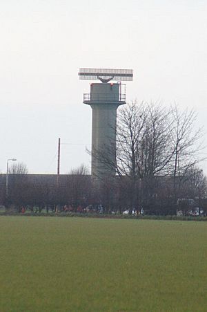 Radar Tower RAF Scampton - geograph.org.uk - 89227
