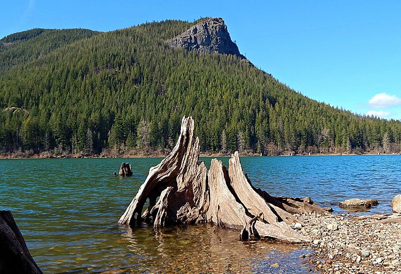 Image Rattlesnake Ledge, seen from Rattlesnake Lake