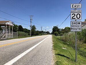 2022-06-30 13 54 07 View east at the west end of Maryland State Route 20 (Rock Hall Avenue) at Lawton Avenue and Beach Road in Rock Hall, Kent County, Maryland