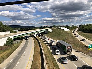 2022-08-31 16 33 24 View south along U.S. Route 222 from the overpass for Berkshire Boulevard in Wyomissing, Berks County, Pennsylvania