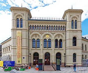 Am 11. Juli 2005 wurde in Oslo das Nobel Friedenszentrum eröffnet. 03