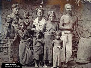Familia de indigenas "Izalcos" en Sonsonate.jpg