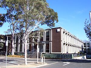 MonashUni-Clayton-3a