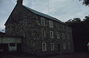 Moulin banal, 525, route de la Seigneurie, Saint-Roch-des-Aulnaies vue d'ensemble 11-d.na.civile-76-2596
