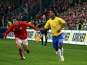 Ronaldinho061115-03.jpg