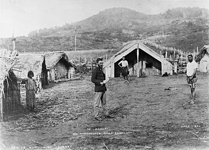 Te Mahuki (centre) in 1885.jpg