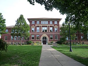 2009-0620-UW-RiverFalls-SouthHall