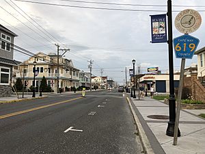 2018-10-04 18 17 33 View north along Cape May County Route 619 (Landis Avenue) between 40th Street and 39th Street in Sea Isle City, Cape May County, New Jersey