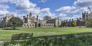 Cambridge - St John College - New Court.jpg