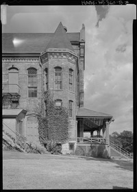 Detail view of west elevation - National Home for Disabled Volunteer Soldiers, Northwestern Branch, Ward Memorial Hall, 5000 West National Avenue, Milwaukee, Milwaukee County, WI HABS WI-360-B-8