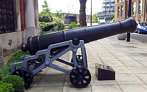 London-Woolwich, Royal Arsenal, Shell Foundry Gate, cannon 01