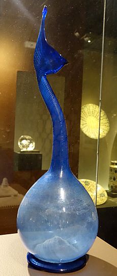 MBAM 1963.Dg.1, swan-neck bottle