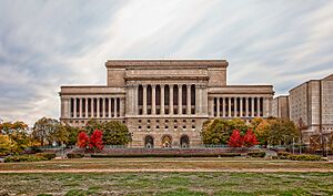 Milwaukee County Courthouse built 1931.jpg
