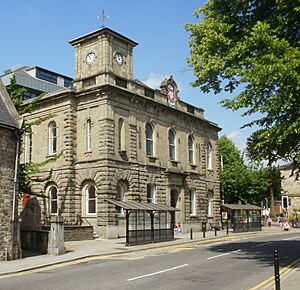 Pontypool Town Hall - geograph.org.uk - 1930025