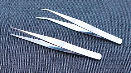 Tweezers made of martensitic stainless steel JIS SUS410