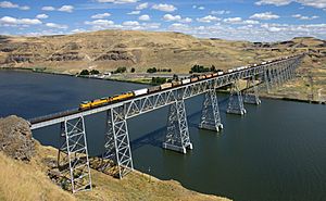 UP EMD SD9043AC Joso Bridge, USA