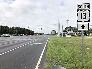 2022-07-08 08 57 23 View south along U.S. Route 13 and east along Delaware State Route 20 (Sussex Highway) at Concord Road in Blades, Sussex County, Delaware