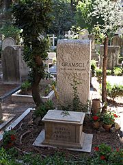 Antonio Gramsci Grave in Rome01