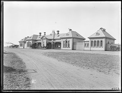 Bourke Railway Station (18828036944).jpg