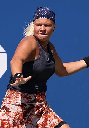 Diana Shnaider (2023 US Open) 05 (cropped).jpg