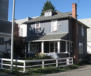 HaydenHouse 8955 crop