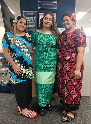 High school students wearing puletasi