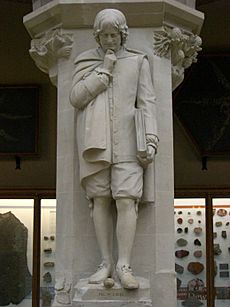 Isaac Newton statue