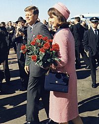 Kennedys arrive at Dallas 11-22-63 (Cropped)