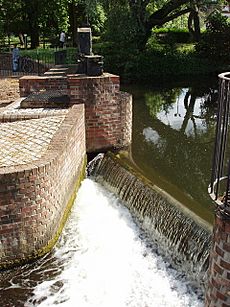Mill weir, Colchester - geograph.org.uk - 189292