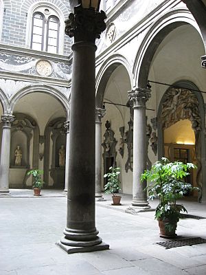 Palazzo Medici courtyard Apr 2008 (10)