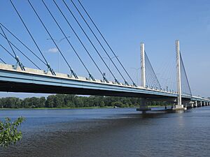 Pont Olivier-Charbonneau, vu depuis Laval (3)