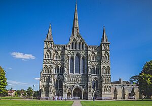 Salisbury Cathedral view from West walk (cropped)