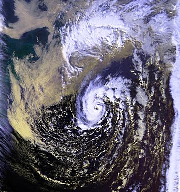 Unnamed Hurricane 01 nov 1991 1906Z.jpg