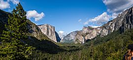 Yosemite Valley from Tunnel View.jpg
