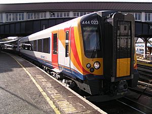 444023 at Clapham Junction