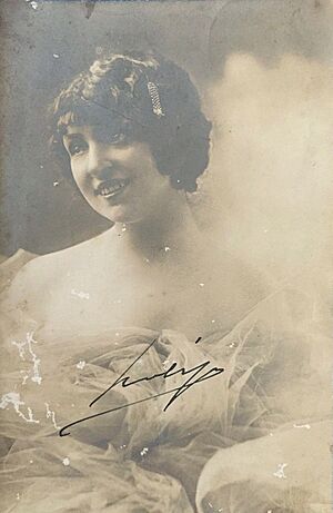 Cybele andrianou portrait photo 1914.jpg