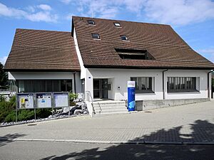Dänikon - Gemeindehaus - Oberdorfstrasse 2012-05-13 16-04-14 (P7000) ShiftN