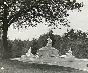 Early photo of Annie Stewart Fountain (circa 1926)