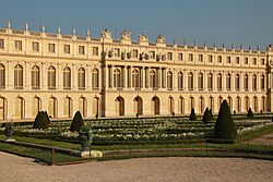 Garden facade of the Palace of Versailles, April 2011 (11).jpg