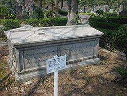 Hugh Fraser grave Aoyama