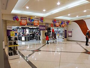 JPG Farmers Riccarton main entrance 2016