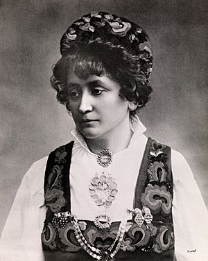 Portrett av Hulda Garborg (1862-1934) (5180708385)