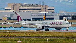 Qatar Airways Airbus A350-941 A7-ALA 15.Jan.2015 First commercial service Doha-Frankfurt (16260395846)