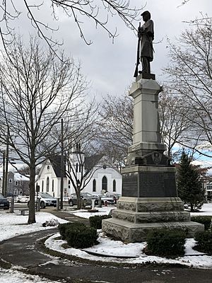 American Civil War monument in center of Raymond