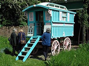 Roald Dahl's gipsy caravan - geograph.org.uk - 112566